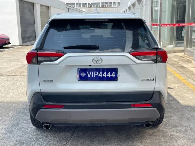 Toyota RAV4 — Фото автомобиля 5