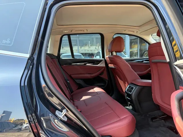 BMW iX3 — Фото автомобиля 4