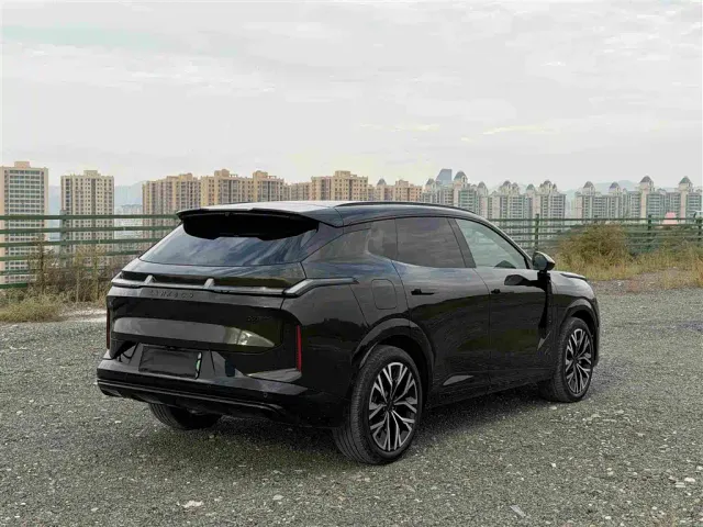 Lynk & Co 08 EM-P — Фото автомобиля 4