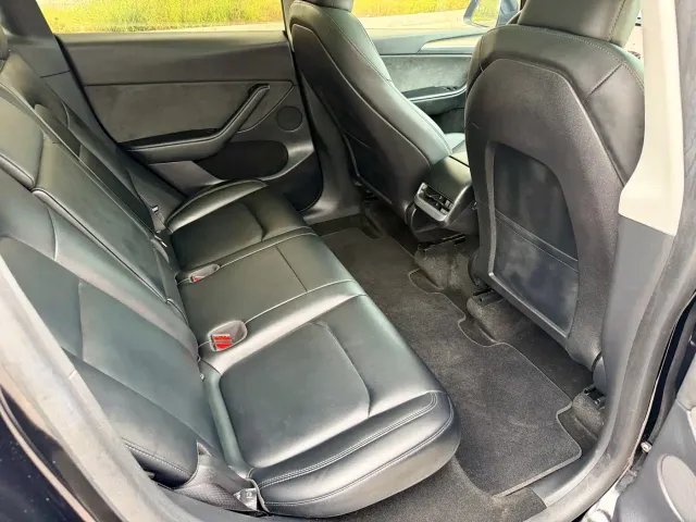 Tesla Model Y — Фото автомобиля 12