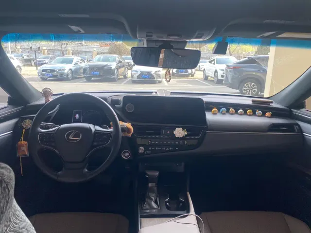 Lexus ES — Фото автомобиля 18