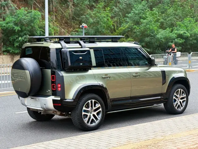 Land Rover Defender — Фото автомобиля 5