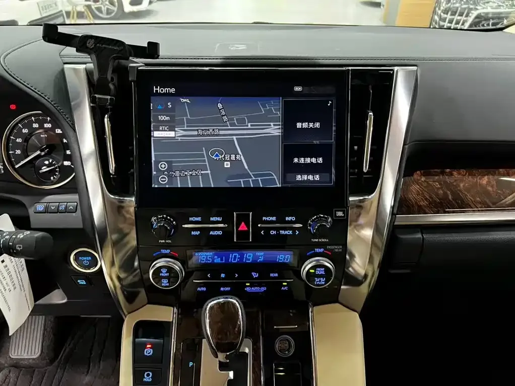 Toyota Alphard 2021 Hybrid 2.5L Luxury — Фото автомобиля 14