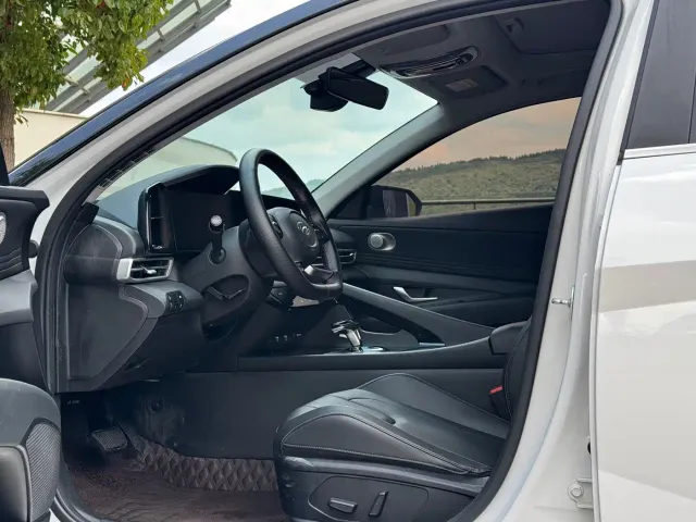 Hyundai Elantra — Фото автомобиля 20