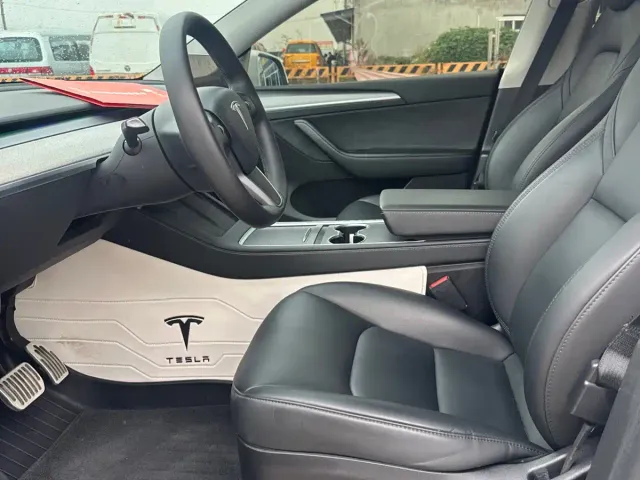 Tesla Model Y — Фото автомобиля 4