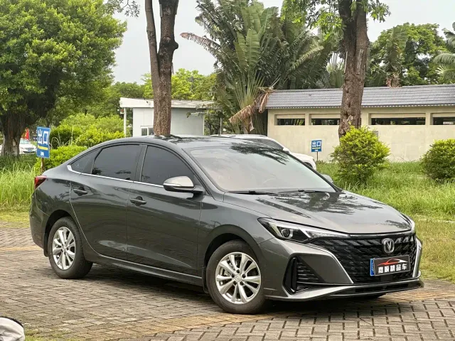 Changan Eado — Фото автомобиля 3