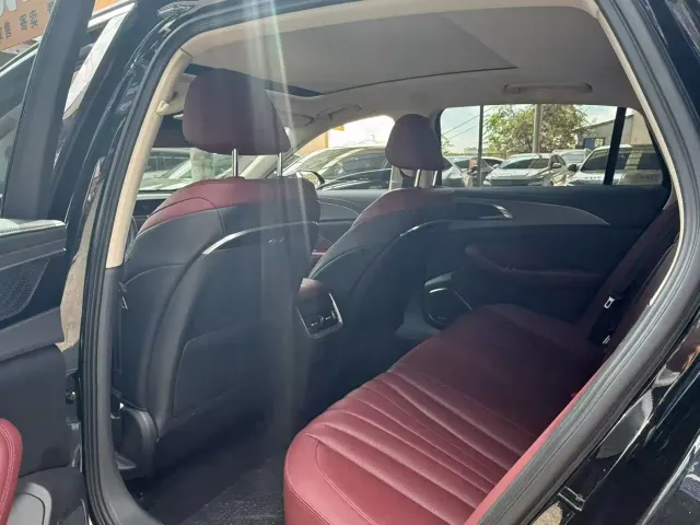 Hongqi H5 — Фото автомобиля 5