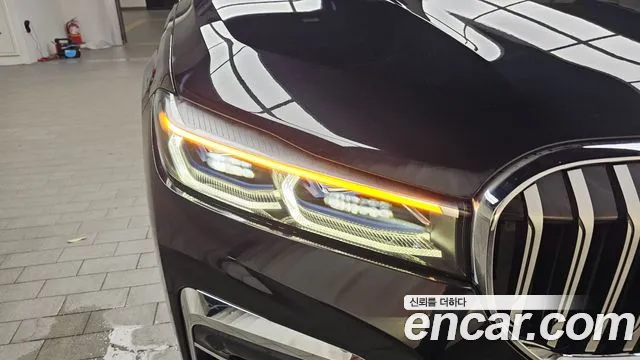 BMW 7-Series — Фото автомобиля 20
