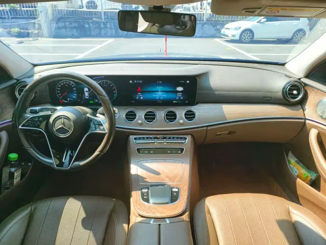 Mercedes-Benz E-Class — Фото автомобиля 13