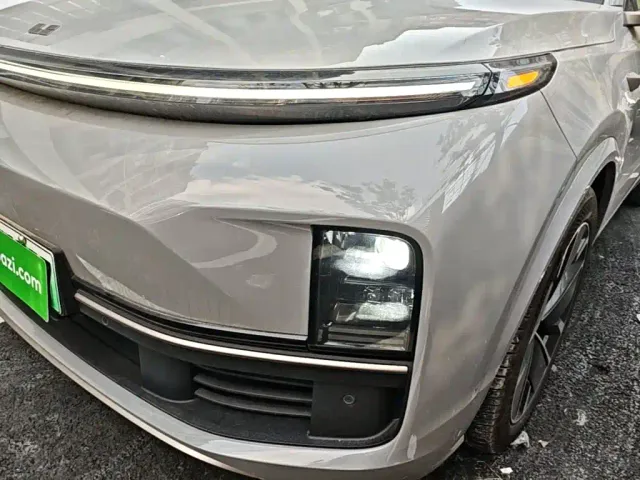 Li Auto L9 — Фото автомобиля 23