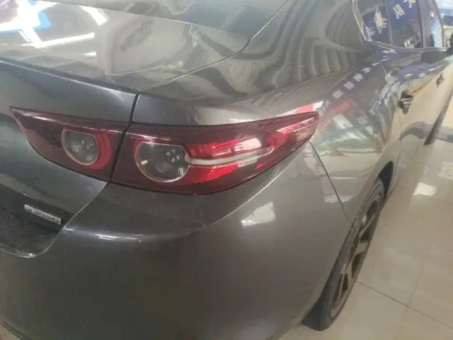 Mazda Axela — Фото автомобиля 23