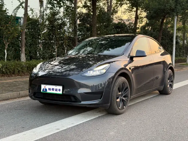 Фотография автомобиля — Tesla Model Y
