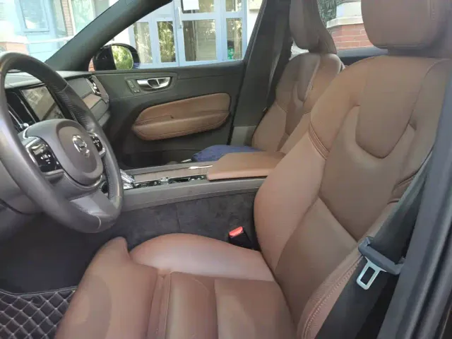 Volvo XC60 — Фото автомобиля 11