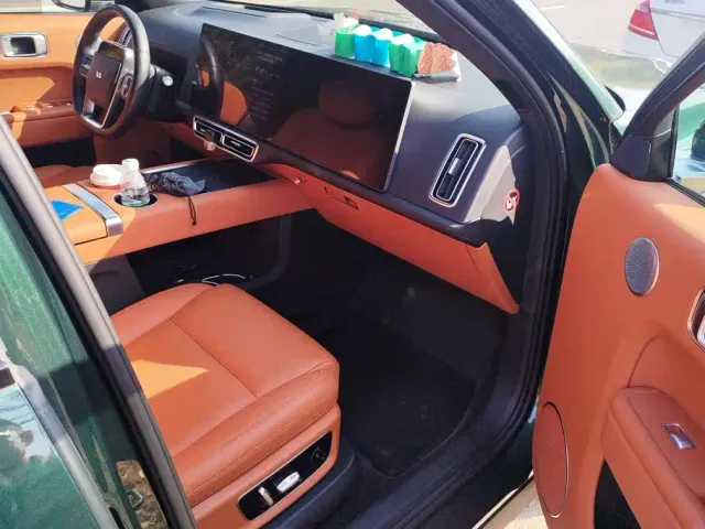 Li Auto L8 — Фото автомобиля 8