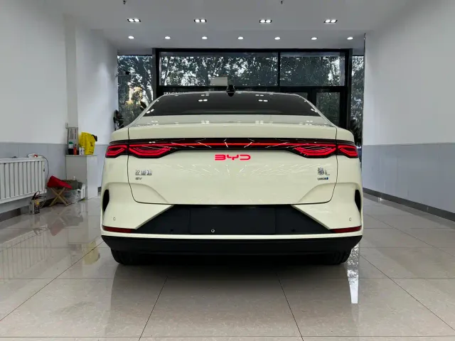BYD Qin L — Фото автомобиля 25