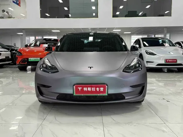 Tesla Model 3 — Фото автомобиля 2