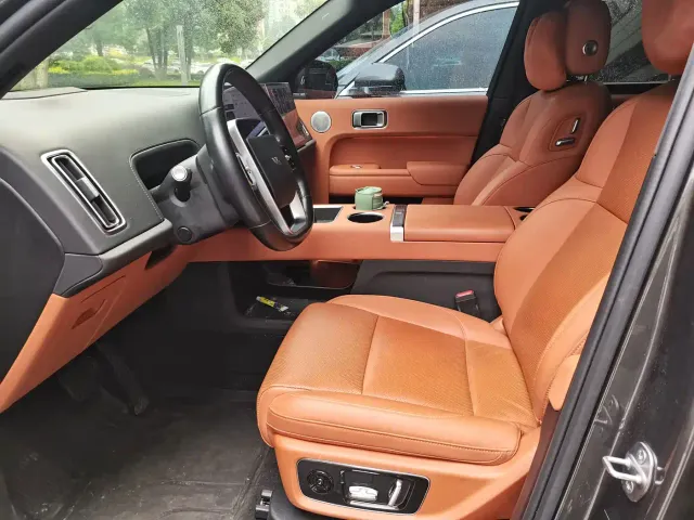 Li Auto L8 — Фото автомобиля 16