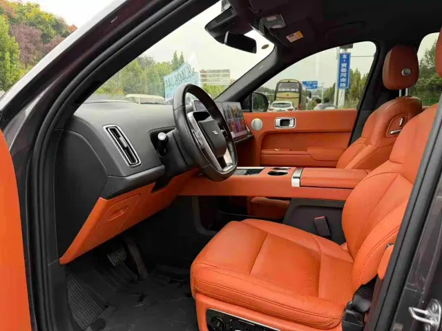 Li Auto L8 — Фото автомобиля 4