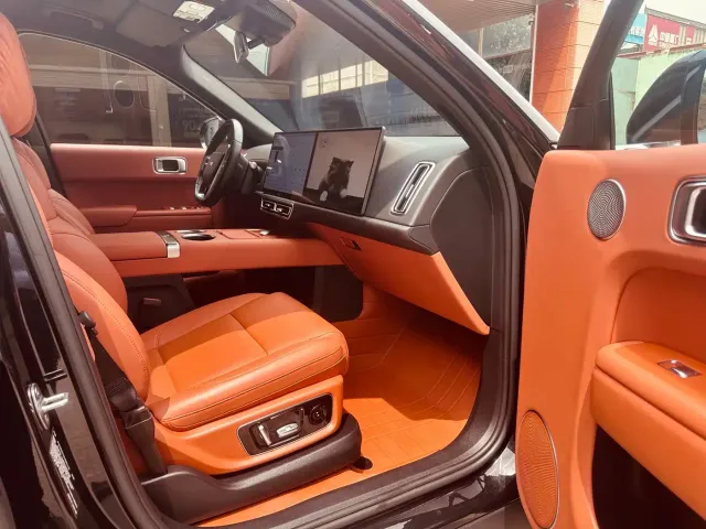 Li Auto L8 — Фото автомобиля 9