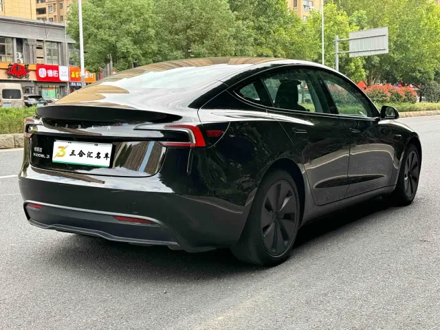 Tesla Model 3 — Фото автомобиля 10