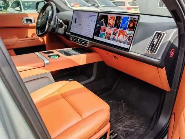 Li Auto L8 — Фото автомобиля 7