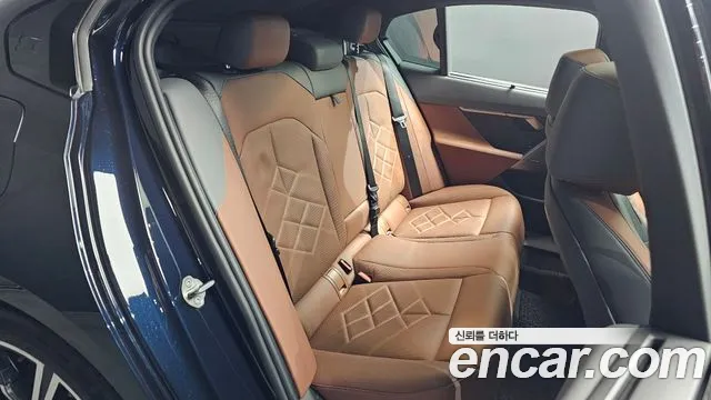 BMW 5-Series 5 серия (G60) 530i xDrive M Sport — Фото автомобиля 11