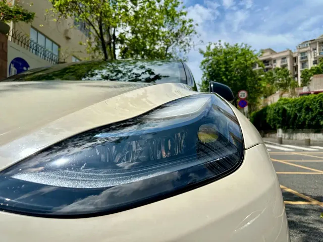 Tesla Model Y — Фото автомобиля 4