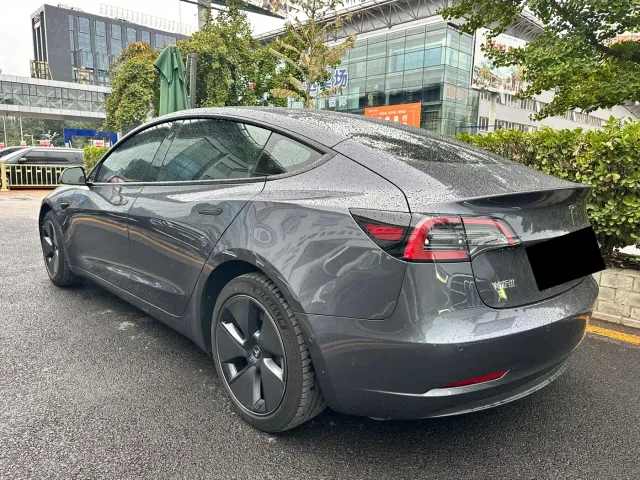 Tesla Model 3 — Фото автомобиля 3