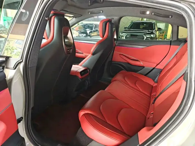 Xiaomi SU7 — Фото автомобиля 6