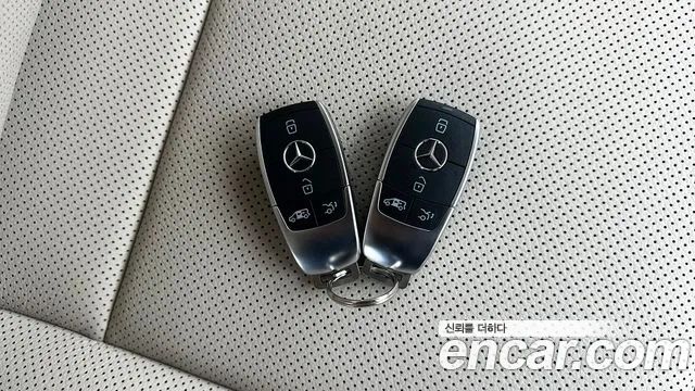 Mercedes-Benz V-Class — Фото автомобиля 20