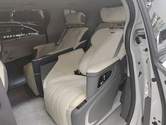 Toyota Sienna — Фото автомобиля 16