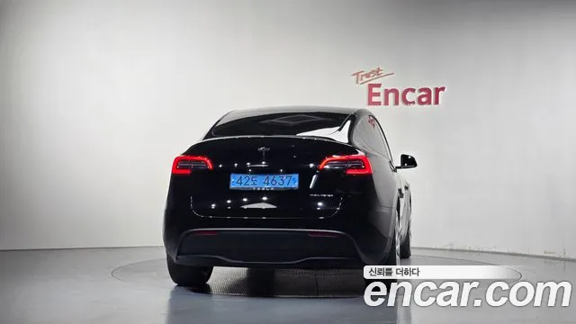 Tesla Model Y — Фото автомобиля 4