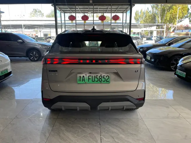 Geely Galaxy L7 — Фото автомобиля 8