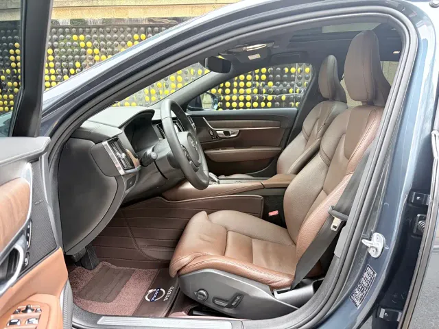 Volvo S90 — Фото автомобиля 15