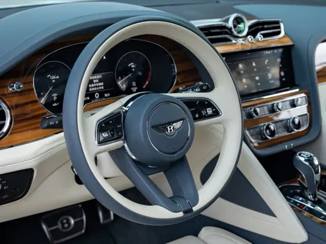 Bentley Bentayga — Фото автомобиля 9