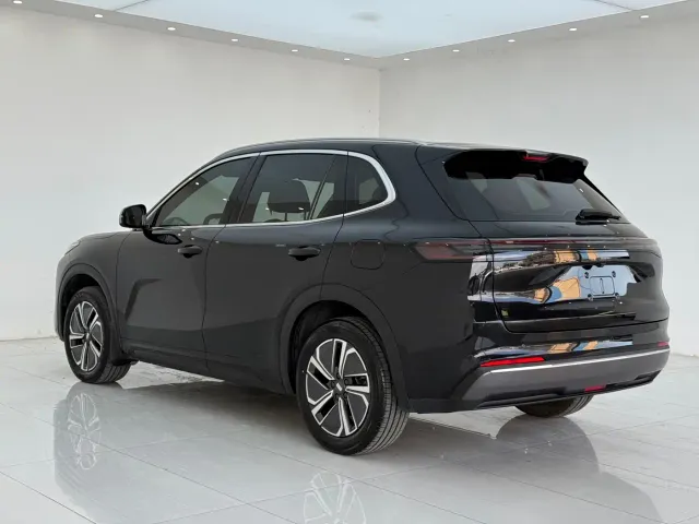 Geely Galaxy Starship 7 EM-i — Фото автомобиля 12