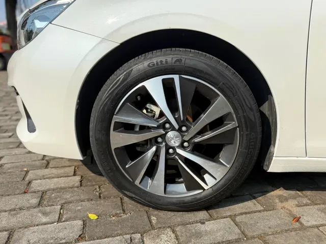 Peugeot 408 — Фото автомобиля 12