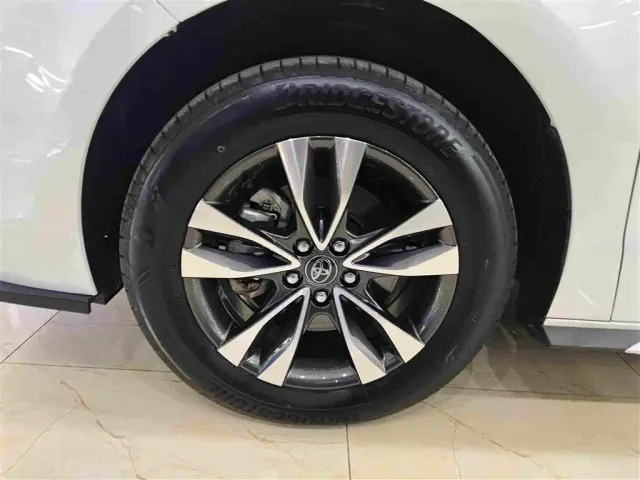 Toyota Granvia — Фото автомобиля 10