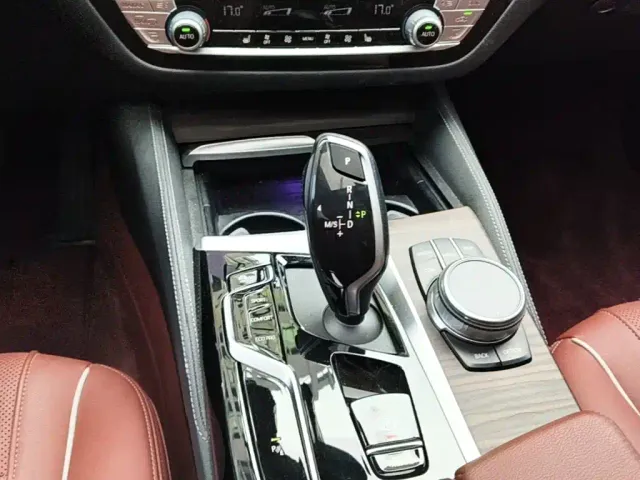 BMW 5 Series — Фото автомобиля 9