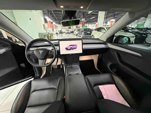 Tesla Model Y — Фото автомобиля 5