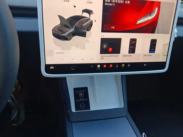 Tesla Model 3 — Фото автомобиля 14