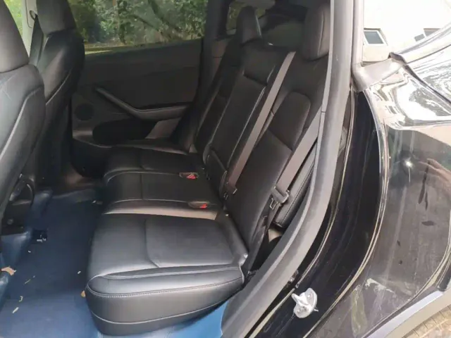 Tesla Model Y — Фото автомобиля 16