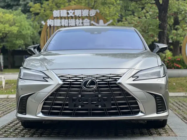 Lexus ES — Фото автомобиля 4