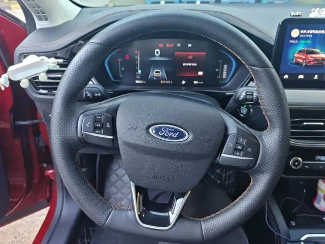 Ford Focus — Фото автомобиля 15