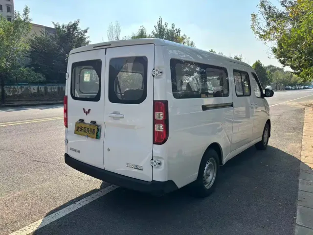 Wuling Yangguang — Фото автомобиля 4