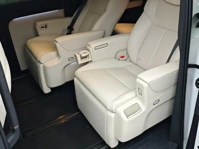 Li Auto MEGA — Фото автомобиля 9