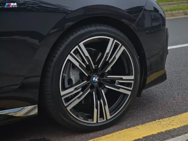 BMW 7 Series — Фото автомобиля 16