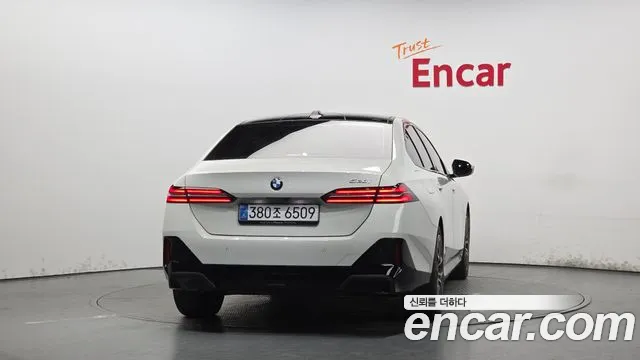 BMW 5-Series — Фото автомобиля 4
