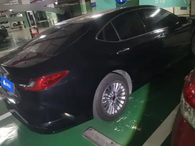 Toyota Camry — Фото автомобиля 3