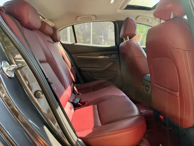 Mazda Axela — Фото автомобиля 8